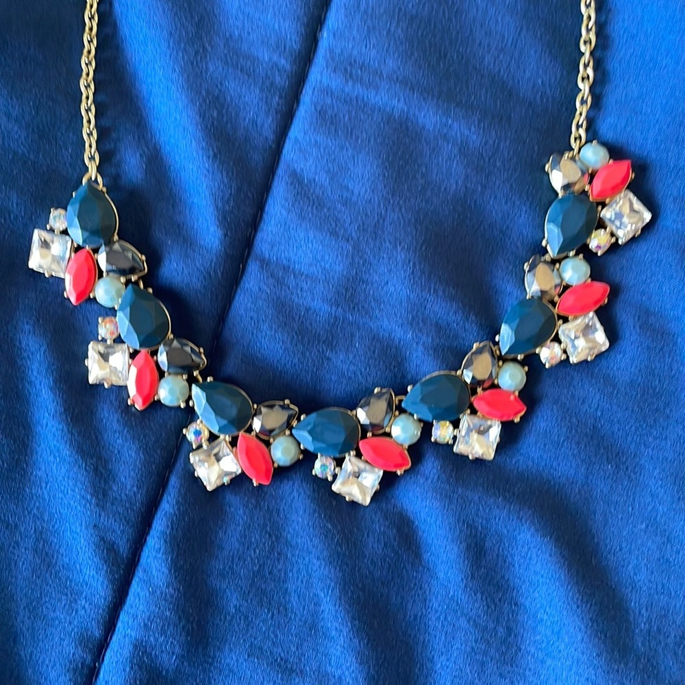 NWT Lustrous J. Crew Crystal Rhinestone Gold Tone Prong Set Statement Necklace